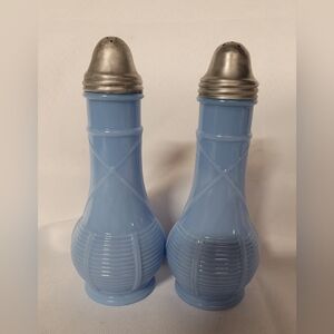 Vintage Delphite Blue Mike Glass Salt and Pepper Shakers (109)